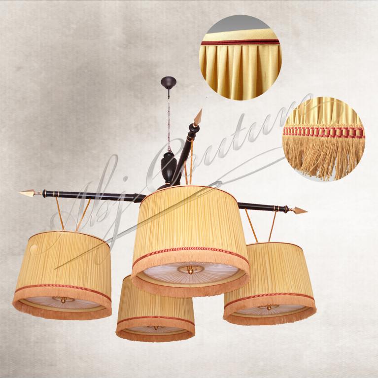 Abat-jour plissé fronces soie dorée diffuseur soie écru passementerie galon et franges