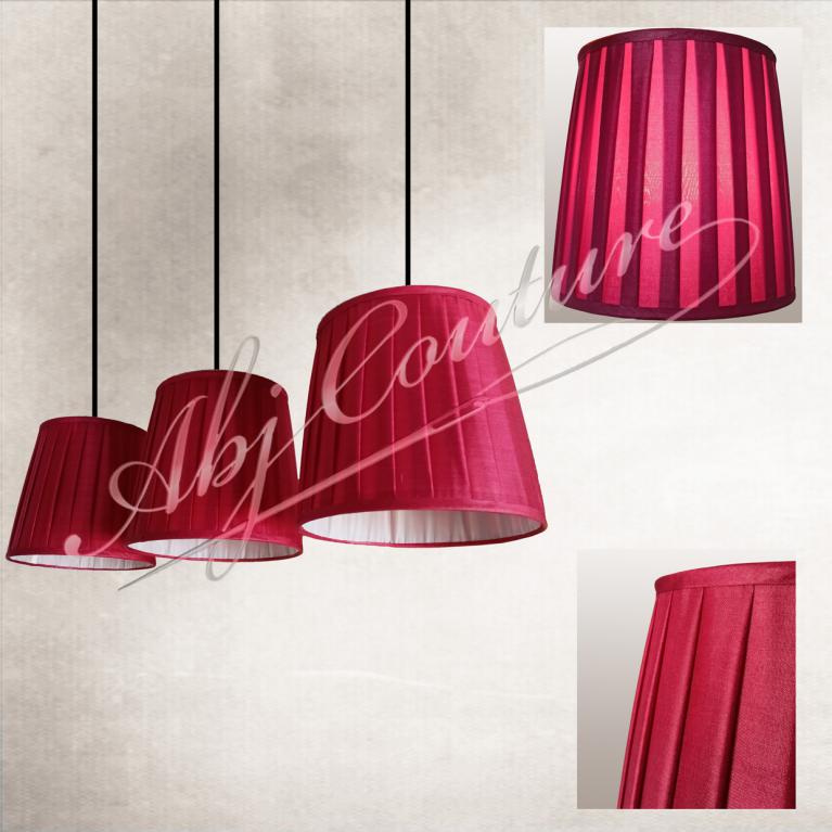Abat-jour conique plissé en soie framboise doublure écru