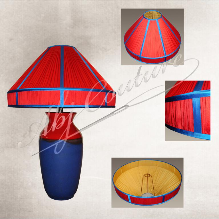 Abat-jour-conique-froncé-soie-rouge-galerie-bas-bordage-aretes-soie-bleu