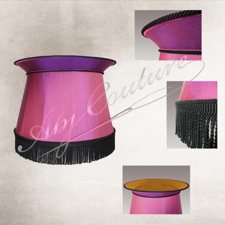 Abat-jour-droit-col-ouvert-tendu-soie-fushia-doublure-soie-doré-passementerie-franges-cordons-noirs