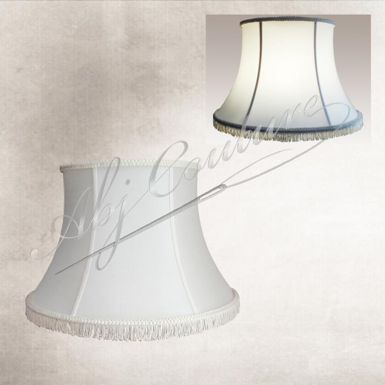 Abat-jour pagode tendu en soie blanche doublure blanche galon haut et bas