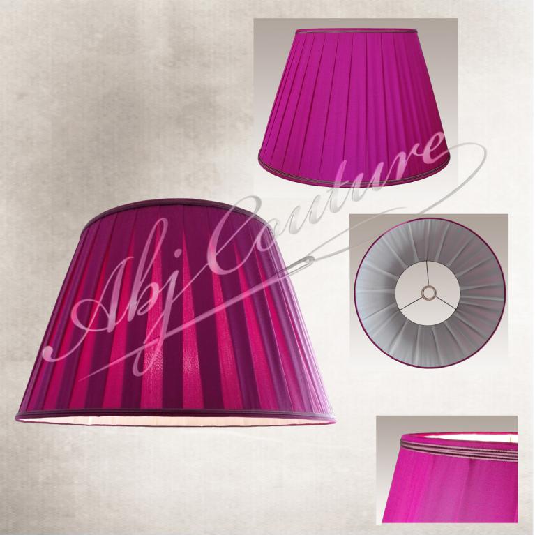 Abat-jour 60 cm droit pour lampadaire client, plissé soie fushia, doublure blanche.