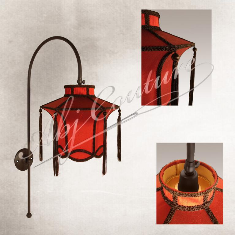 Abat-jour lanterne chinoise tendu soie rouge doublure dorée décor galon et floches noires