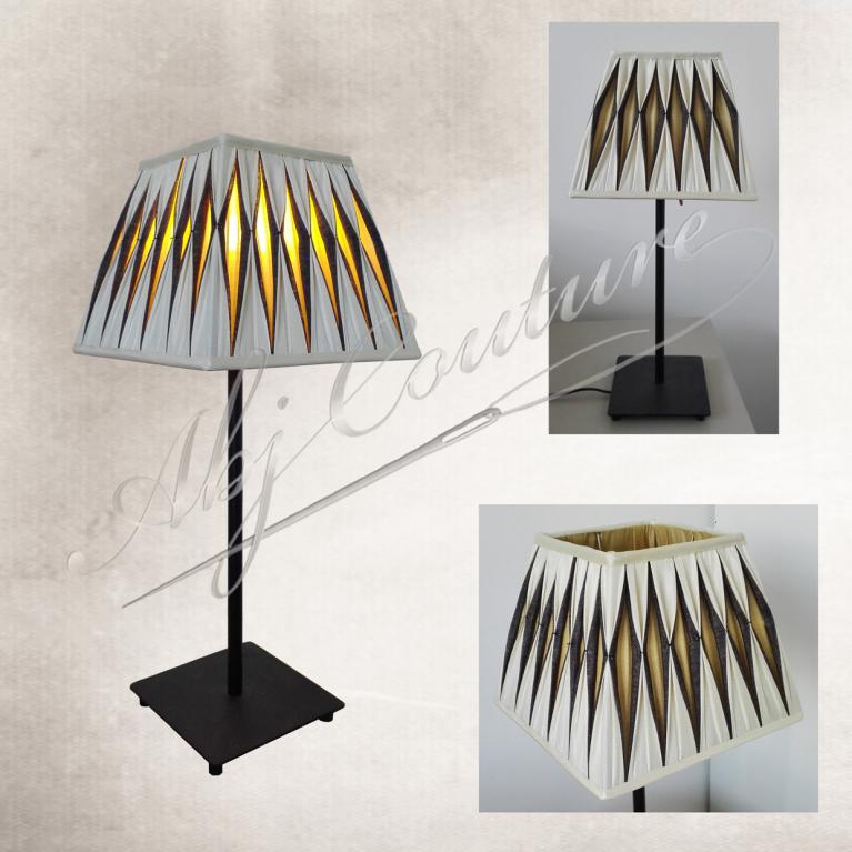 Abat-jour carré 20 cm plissé smocké soies écru et noire doublure dorée