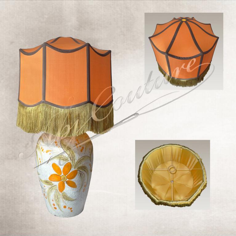 Abat-jour festons carrousel plafond tendu soie orange bordage aretes soie brune doublure soie doré passementerie franges dorées